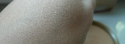 Giordani Gold Supreme Pressed Powder, в оттенке: светлый/средний от Oriflame