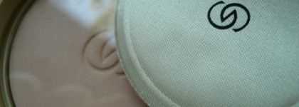 Giordani Gold Supreme Pressed Powder, в оттенке: светлый/средний от Oriflame