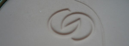 Giordani Gold Supreme Pressed Powder, в оттенке: светлый/средний от Oriflame