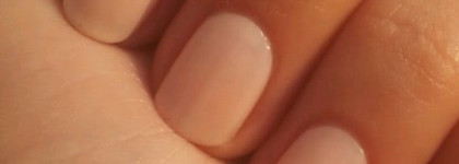 Сама нежность с лаком Essie 17 Muchi, muchi