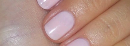 Сама нежность с лаком Essie 17 Muchi, muchi