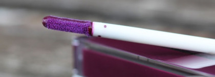 Блеск для губ Be Legendary от Smashbox в оттенке #Vivid Violet