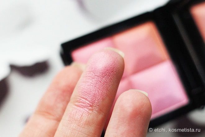 Румяна Givenchy Le Prisme Blush #41 Lune Rosee из весенней коллекции макияжа Givenchy La Revelation Originelle Makeup Collection Spring 2016