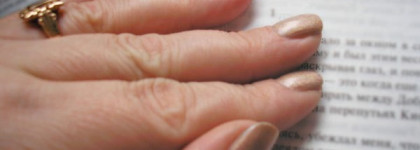 Такой ра-а-азный Holographic nail polish Pupa №095