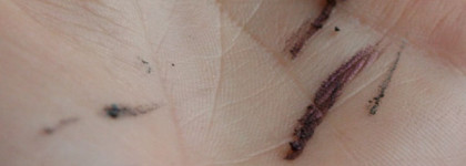 Стойкий автоматический водоотталкивающий карандаш для глаз Pupa Made To Last Eyes в двух оттенках  -  300 Intense Purple  и 600 Glamour Grey. Полный провал