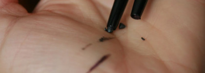 Стойкий автоматический водоотталкивающий карандаш для глаз Pupa Made To Last Eyes в двух оттенках  -  300 Intense Purple  и 600 Glamour Grey. Полный провал