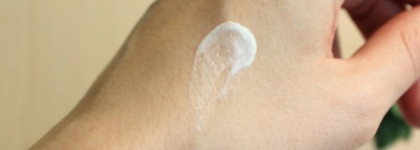 Увлажнение с дневным тонизирующим кремом для кожи вокруг глаз с природными УФ фильтрами Петрушка и Лимонник от Green Mama