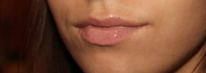 Нюдовый блеск BeYu оттенок 36 с ароматом кондитерских сластей