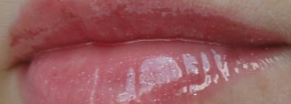 Нежность ваших губ с Chanel Lèvres Scintillantes Glossimer # 166 Amour