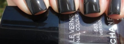 "Темная лошадка" Chanel Le Vernis 563 Vertigo