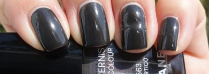 "Темная лошадка" Chanel Le Vernis 563 Vertigo