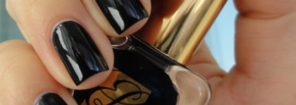 Просто  "синий" , но красивый  Estee Lauder Pure Color Nail Lacquer Blue Blood