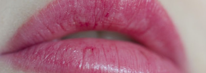 Chanel - Rouge Coco Shine Hydrating Colour Lipshine #81(Fiction)