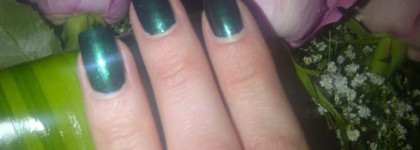 Человек в зеленой маске. Illamasqua Viridian