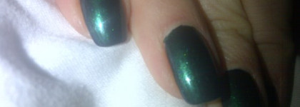 Человек в зеленой маске. Illamasqua Viridian