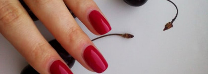 Вишневый Revlon #270 Cherries in the snow