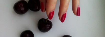 Вишневый Revlon #270 Cherries in the snow