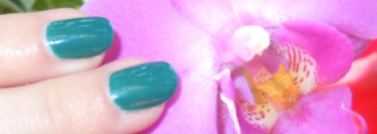 Изумрудное настроение с Essence Colour&Go Trust In Fashion 54