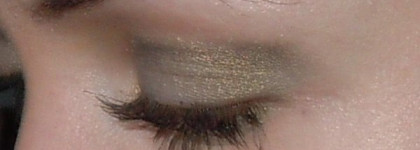 Зеленые оттенки теней Shiseido vs Essence (добавила хорошие свотчи)