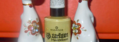 Такой двойственный Essence Urban Messages Nail polish 05 Wall of fame