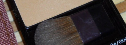 Светлый пост с Shiseido Luminizing Satin Face Color Soft Beam Gold BE206