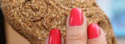 Красно-коралловый неон на моих ногтях