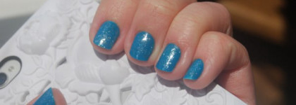 Блю Кюрасао со льдом Kleancolor 25 Beach blue + Sally Hansen Diamond Strength No chip nail color 150 Glass Slipper