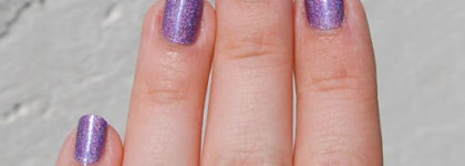 Что за лето без фиолета? Pupa Lasting color #490 и Pupa Holographic Nail Polish #035