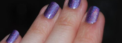 Что за лето без фиолета? Pupa Lasting color #490 и Pupa Holographic Nail Polish #035