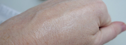 Селена, почему так плохо? Редкая гадость Rare Beauty With Gratitude Dewy Lip Balm в оттенке Honor