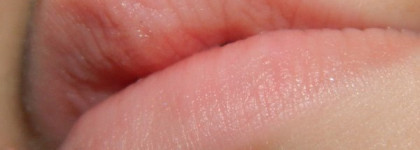 Rimmel Vinyl Gloss 110 Keep a Secret