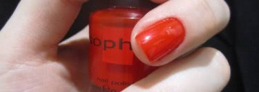 "Дамский набор - туфли на шпильке, маленькое черное платье и красный лак Sophin"