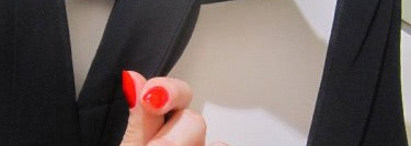 "Дамский набор - туфли на шпильке, маленькое черное платье и красный лак Sophin"