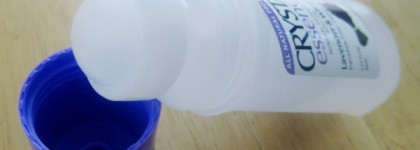 Сrystal essence roll-on mineral deodorant lavender & white tea - жидкий антибактериальный дезодорант для тела с экстрактами лаванды  и  белого чая