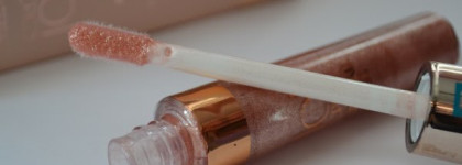 Красавчик из летней коллекции Pupa Hot tropics watersall gloss в оттенке 04 (Hawaiian Sunshine Pearly Pink)