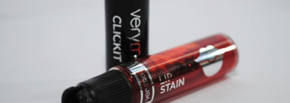 Oriflame стойкая губная помада Very Me Clickit "Клюква" и жидкая подводка для глаз Very me Clickit eye liner "Чёрная"