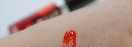 Oriflame стойкая губная помада Very Me Clickit "Клюква" и жидкая подводка для глаз Very me Clickit eye liner "Чёрная"