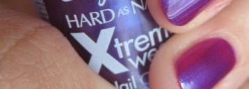 Сочетание шиммера и глянца в лаке Sally Hansen оттенок Purple potion номер 26