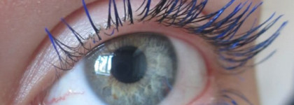 Ресницы "василькового" цвета с тушью Oriflame VeryMe blue