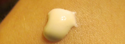 Готовимся к лету! Санскрин Avene Cleanance 30 SPF и желе-автобронзант от Uriage