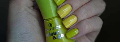 Маникюр с лаками для ногтей Essence Color & Go 138 L.o.l + 137 Wanna be your sunshine