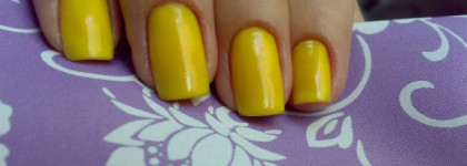 Позитивный, солнечный желтый  и вариант двухцветного маникюра