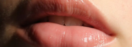 Такой летний блеск  Soft Vanilla flavored lip gloss от H&M