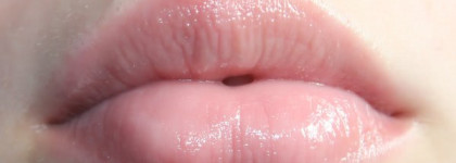 Такой летний блеск  Soft Vanilla flavored lip gloss от H&M