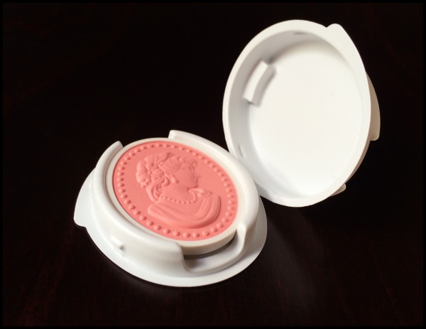 Les Merveilleuses Ladurée Fards à joues poudre pressed cheek color в оттенке 02 и powder case