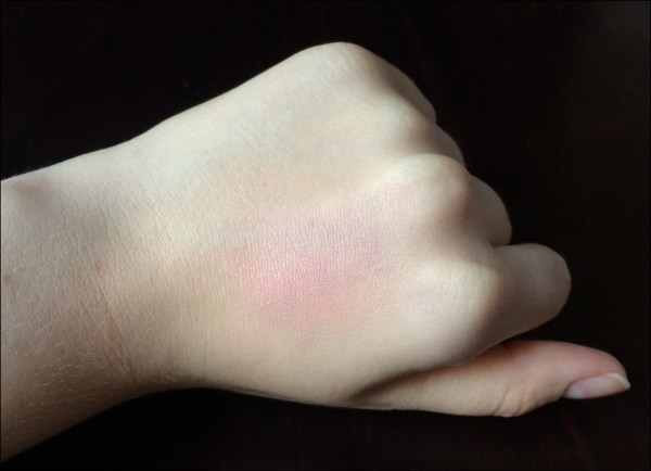 Les Merveilleuses Ladurée Fards à joues poudre pressed cheek color в оттенке 02 и powder case