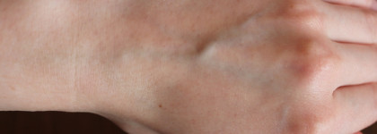 Пара для деликатного очищения: Missha Near Skin PH Balancing Cleansing Oil & Cleansing Foam