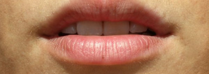 Абсолютно девчачья помада YSL Volupte Sheer Candy Glossy Lip Balm Crystal Color # 9 (Goyave sorbet)