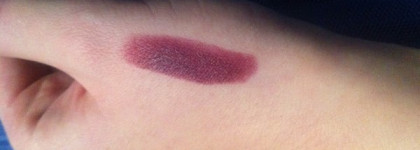 Рождественская помада Chanel Rouge Allure Velvet №307 L'impatiente