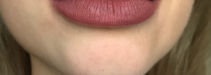 Трушный карандашик Essense Stay True Lipliner